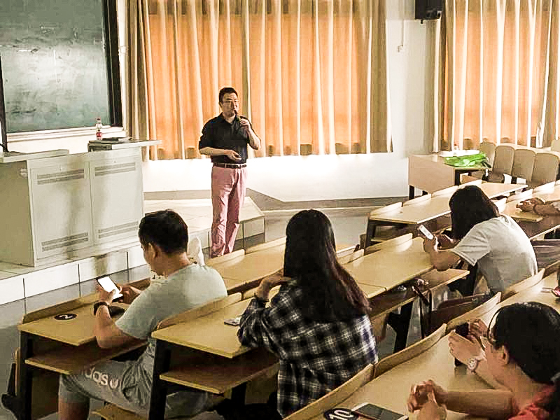 雷火竞技
教师前往常州纺织服装职业技术学院宣讲