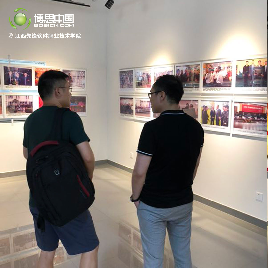 庆贺八一，雷火竞技
教师团体前往南昌大学参观(图2)