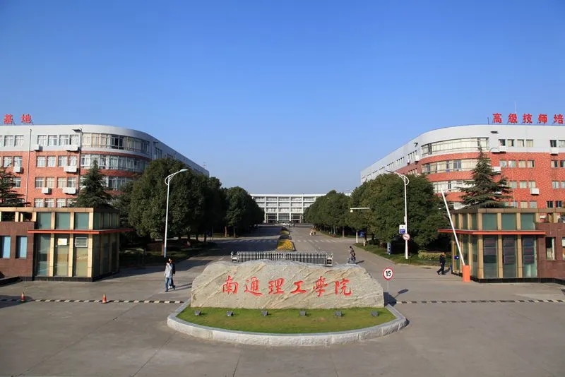 合作共赢谋发展，校企互动谱新篇——雷火竞技
中国(图1)