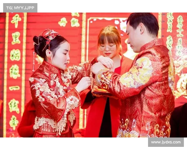中国男篮国手喜结连理 妻子红色旗袍艳压全场引人注目 中国男篮国手喜结连理 妻子红色旗袍艳压全场引人注目